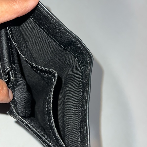 Fossil Women's Vintage Black Leather Wallet - Picture 12 of 15